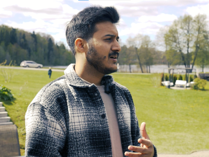 Sohaib, a student ambassador, describing the Estonian job market and sharing his favorite aspects of living in Estonia, including its nature and calm atmosphere.